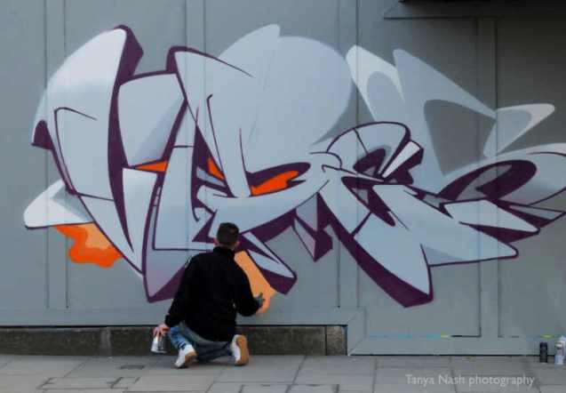 Graff writer Vibes at work, Shoreditch Jan 2016